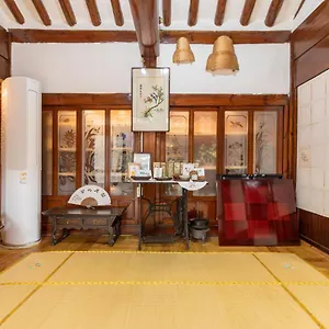 Guest house Dongmyo Hanok Sihwadang - Private Korean Style House In The Center With A Beautiful Garden, Seoul